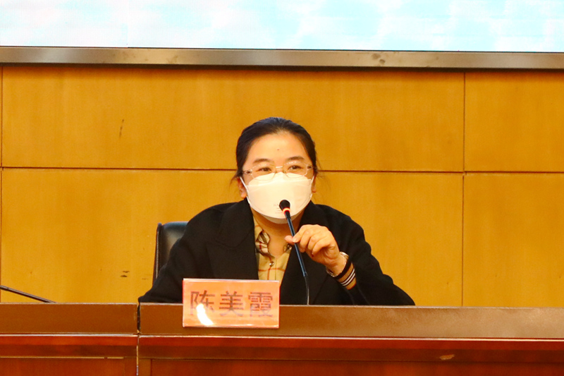 陈美霞在发言中祝愿与会的各位女盟员,女职工度过一个欢快愉悦的"三八